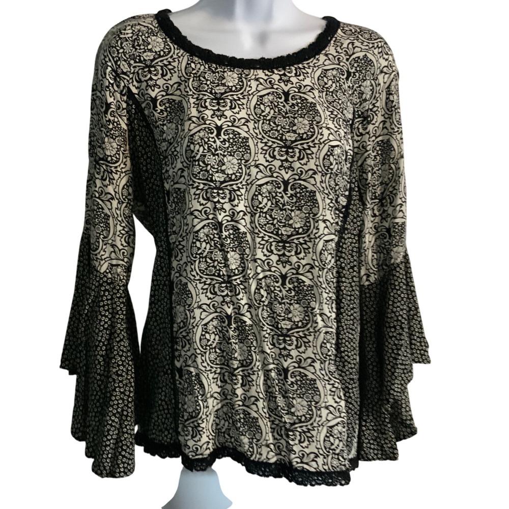 Solitaire Black‎ ad White Blouse size Medium